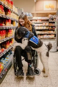 Emily und Mobilitätsassistenzhund ‚Xantho’