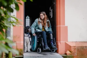 Emily und Mobilitätsassistenzhund ‚Xantho’